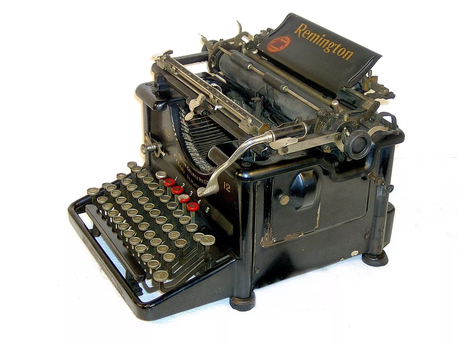 1600px Remington typewriter No. 12 with Cyrillic letters 01