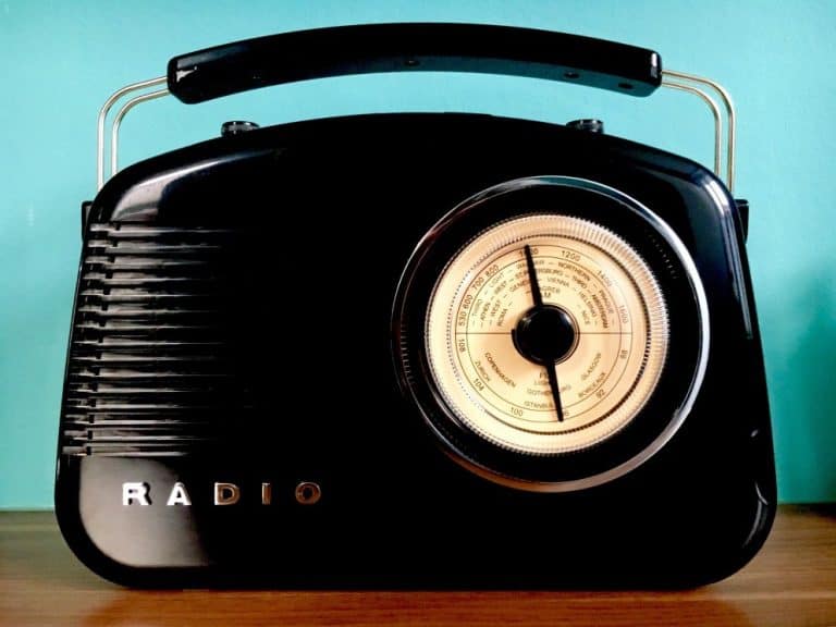 6 Best Retro Radios for Nostalgic Home Entertainment The Old Timey