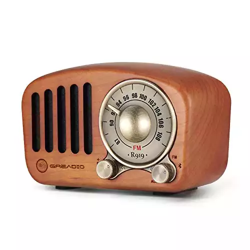 Greadio’s Vintage Wooden FM Radio | Amazon